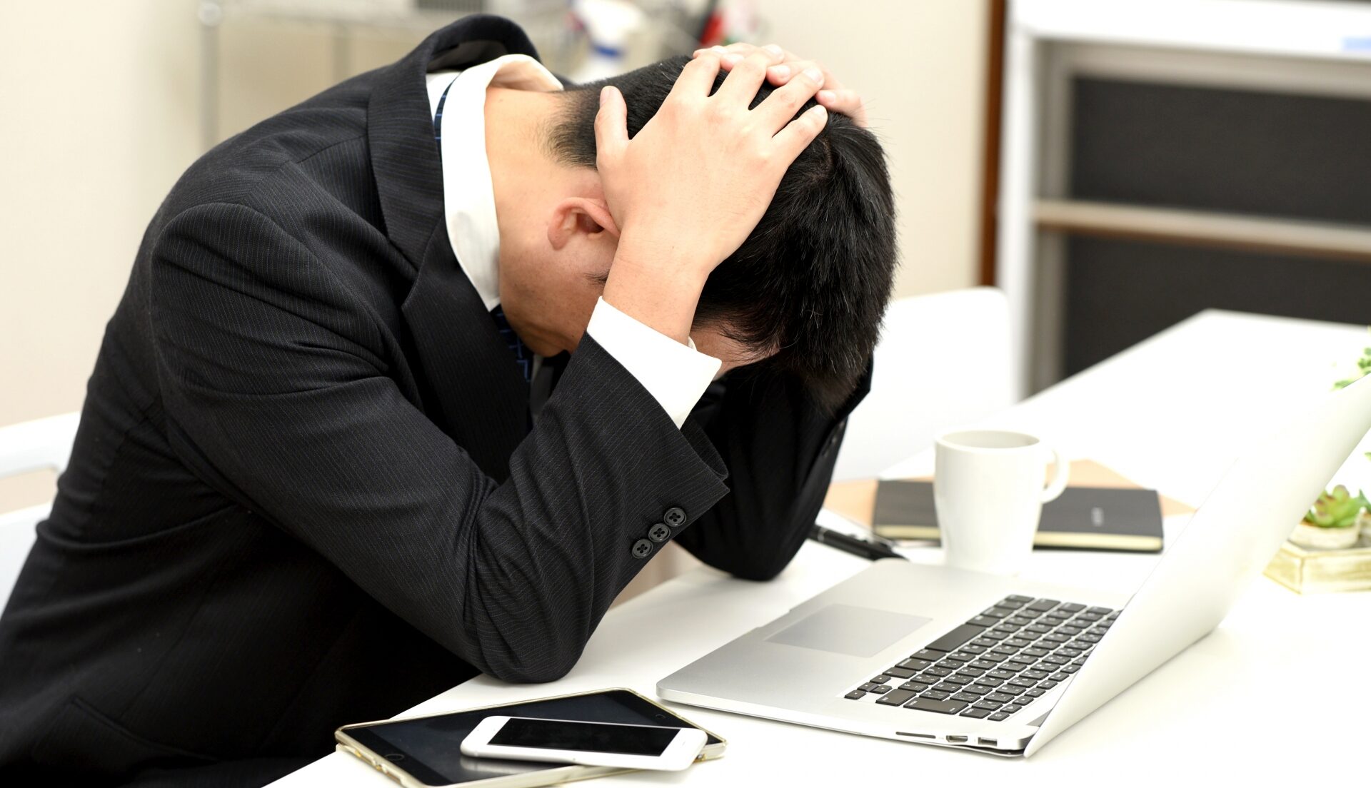 困った男性